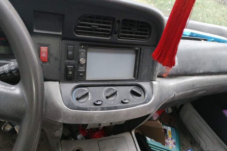 Used Jinbei Hiace 2011 2.0L 5th Generation Kuaiyunwang Standard Version 4G19 Audio And AC Panel