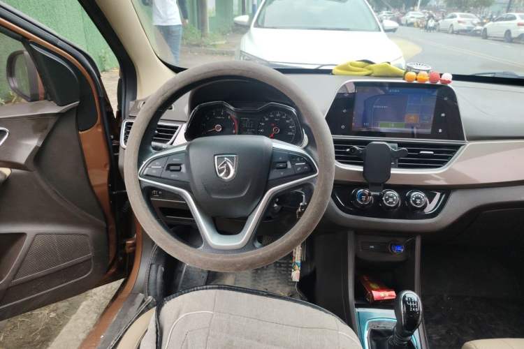 Used Baojun 310W 2017 1.5L Manual Fashion Edition China VI
