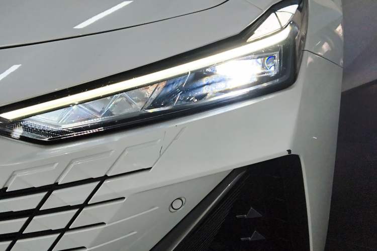 Used Changan UNI-V iDD 2023 ZhiDian iDD 1.5T 113km Smart & Fun Version
