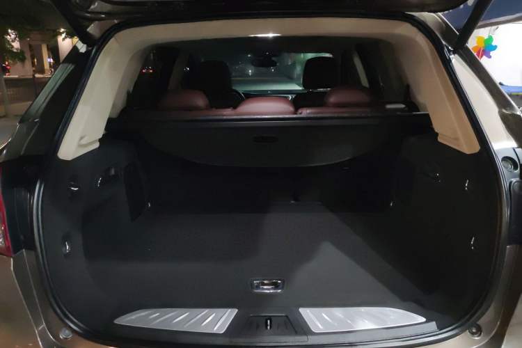 Used Buick Envision 2015 20T Four-Wheel Drive Luxury Model Trunk