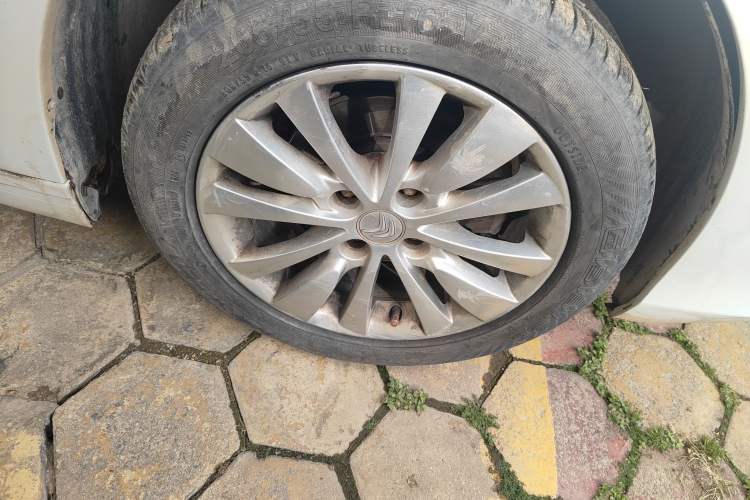 Used Citroen C-Quatre 2016 Classic Sedan 1.6L Manual CNG Right Front Wheel Hub