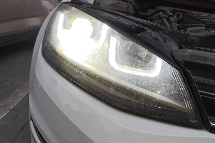 Used Volkswagen Golf 2016 230TSI Automatic Comfort Version Right Front Headlight