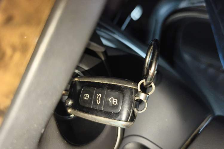 Used Volkswagen Phaeton 2012 3.6L Deluxe Custom Edition
