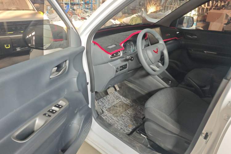 Used Wuling Hongguang New Energy 2025 Extended-Range Hybrid 50KM Comfort Version
