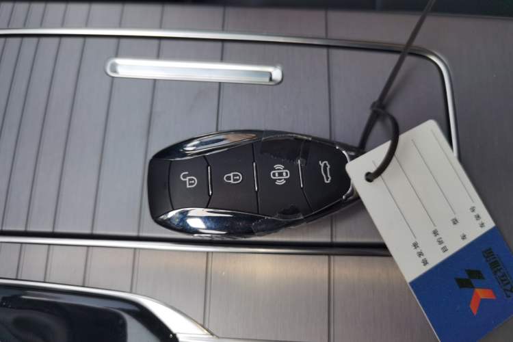 Used Hongqi HS7 PHEV 2024 2.0T PHEV Four-Wheel Drive Flagship Edition 7 Seats Interior 1