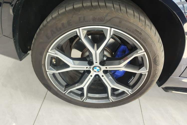 Used BMW X5 2022 Restyled xDrive 40Li M Sport Package Exterior 5