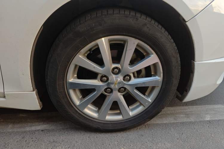 Used Chevrolet Malibu 2014 2.0L Automatic Luxury Edition Right Front Wheel Hub