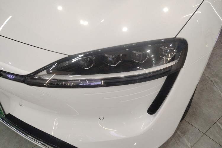 Used Hima Luxeed S7 2025 855 km Max