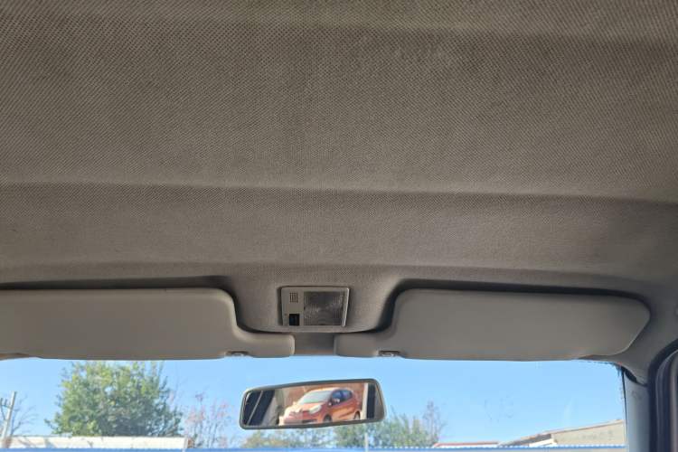 Used Volkswagen Jetta 2005 CIF Comfort Model Headliner