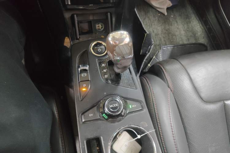 Used BYD Qin New Energy 2014 1.5T Cool Black Knight Flagship Model Gear Lever