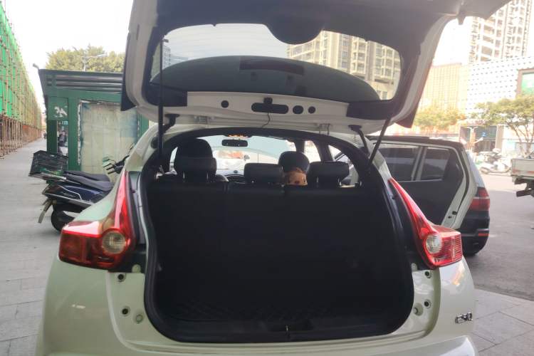 Used Infiniti ESQ 2014 1.6L Spontaneous Edition