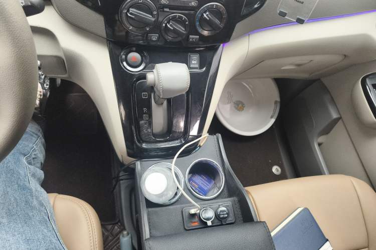 Used Nissan NV200 2018 1.6L CVT Luxury Model Gear Lever