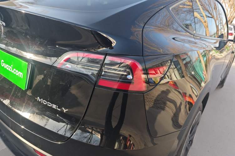 Used Tesla Model Y 2023 Rear-Wheel-Drive Version
