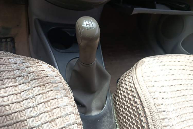 Used Nissan Sunny 2011 1.5XL Manual Deluxe Edition Gear Lever