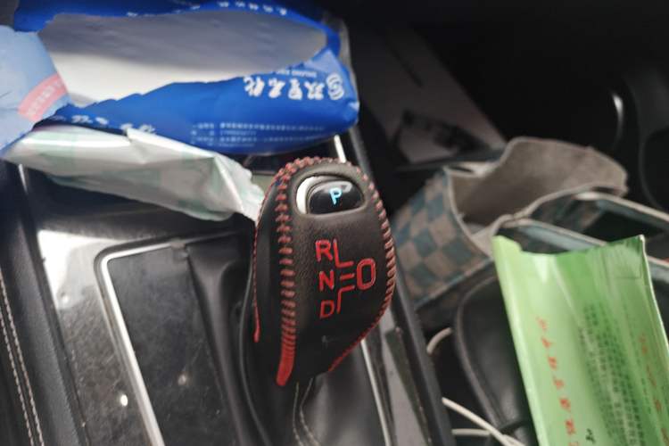 Used BYD Song 2020 Classic Edition 1.5T Automatic Elite Model Gear Lever