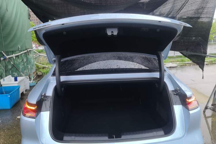 Used Geely Galaxy E8 2025 620 km All-Wheel Drive Starship LiDAR-Enabled Intelligent Driving Version Trunk