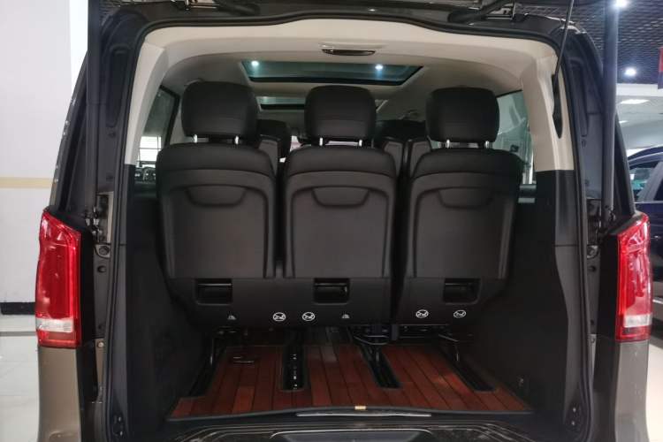 Used Mercedes-Benz V-Class 2017 V 260 Avantgarde Edition