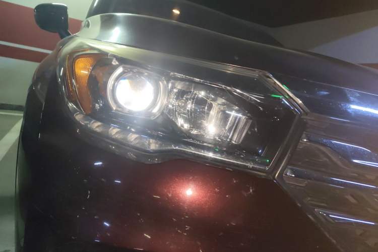 Used GAC Trumpchi GS4 2017 235T Automatic Two-Wheel Drive Luxury Smart Connectivity Version Right Front Headlight