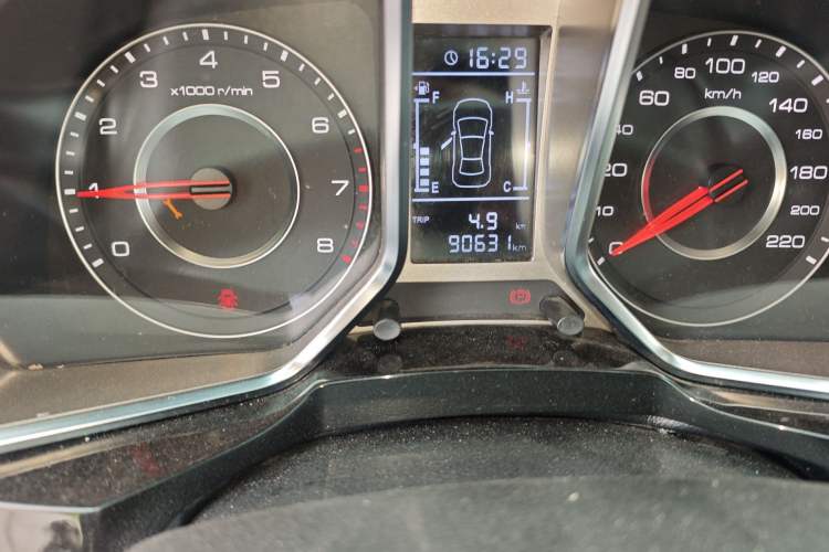 Used Zotye Domy X5 2015 1.5T Manual Luxury Model China V Standard Odometer Close Up