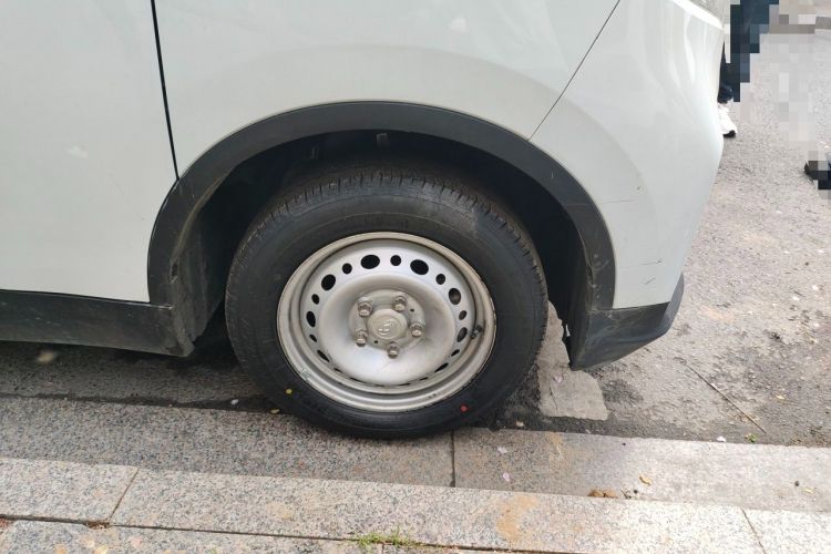 Used SAIC MAXUS EV30 2023 Pure-Electric Smart Logistics Expert with Long Wheelbase—Equipped with CATL Power Battery