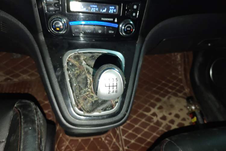 Used Haval H6 2015 Upgraded Model 1.5T Manual Two-Wheel Drive Elite Version Gear Lever