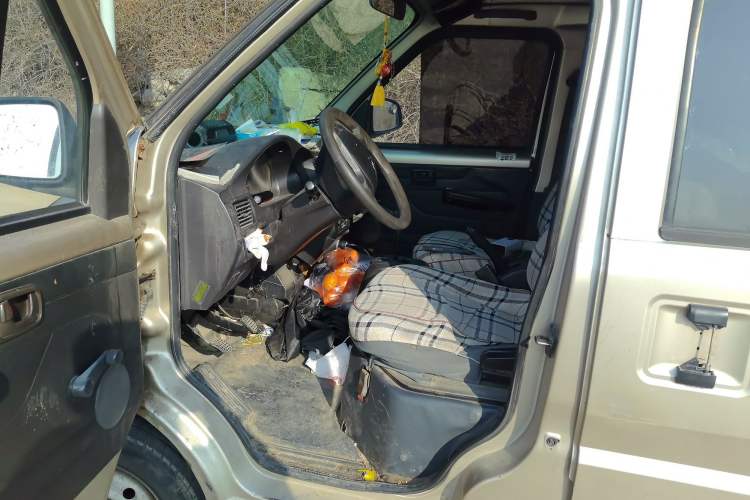 Used Wuling Rongguang 2011 1.2L Base Version
