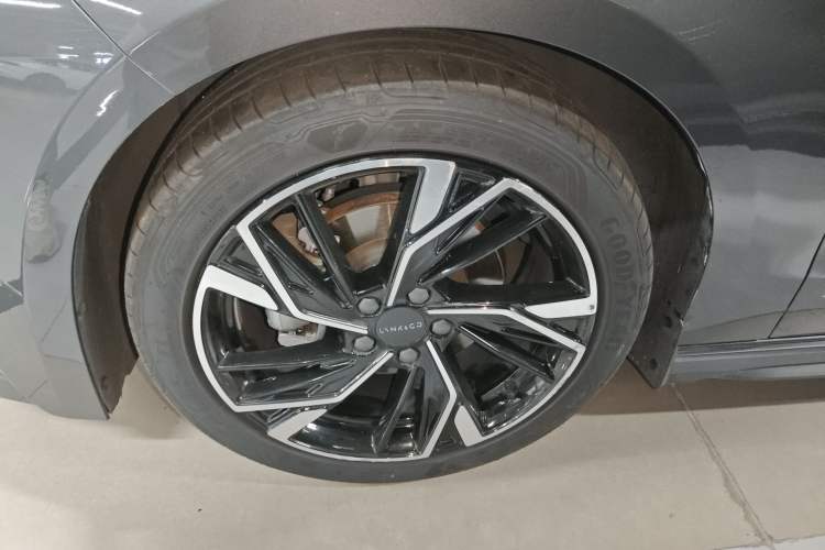 Used Lynk & Co 03 2023 2.0TD DCT JingPro Left Front Wheel Hub