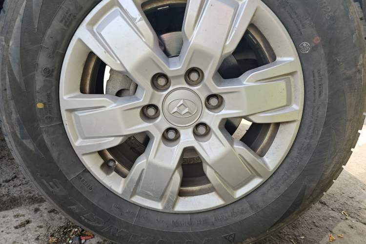 Used SAIC MAXUS T60 2017 2.0T Gasoline Automatic 4x4 High-Profile Luxury Standard Cab
