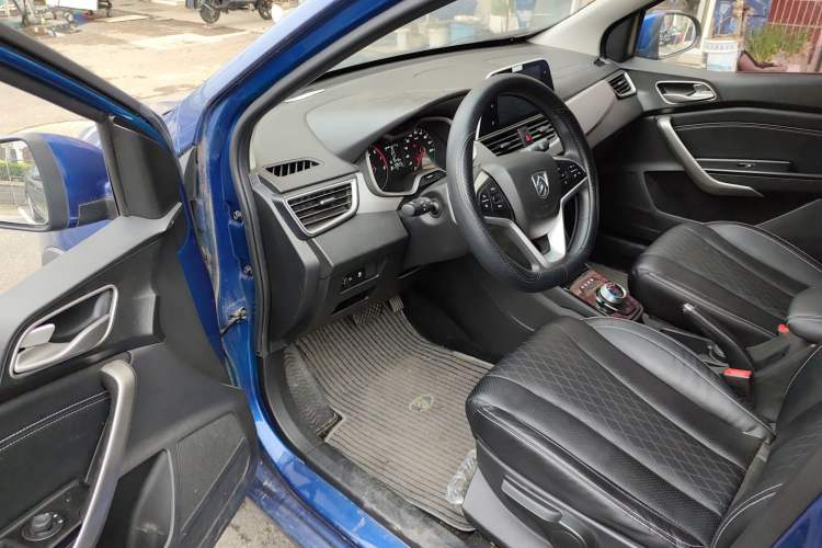 Used Baojun 310W 2018 1.5L Automatic Fashion Version China V Emission Standard
