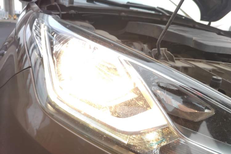 Used Ford Escort 2015 1.5L Automatic Fashion Model Exterior 6