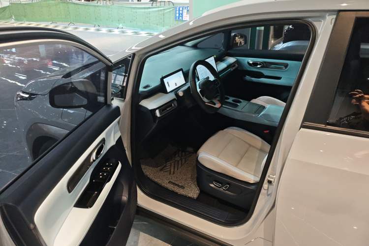 Used AION Y 2022 Plus 70 Smart Edition Driver Seat