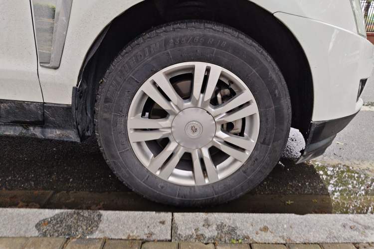 Used Cadillac SRX 2015 3.0L Elite Model Right Front Wheel Hub