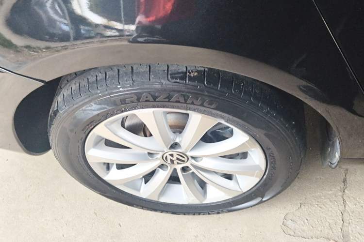 Used Volkswagen Magotan 2016 1.8TSI Smart Comfort Model Right Rear Wheel Hub