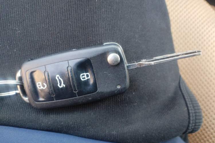 Used Volkswagen Sagitar 2014 1.6L Manual Comfort Model Vehicle Key