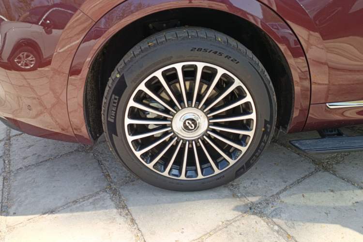 Used Hima AITO M8 2025 Extended-Range Ultra Version 53.4 kWh 5-Seater Edition Right Rear Wheel Hub