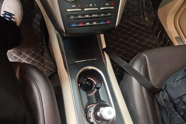 Used Lincoln MKC 2016 2.0T Two-Wheel Drive Luxury Edition