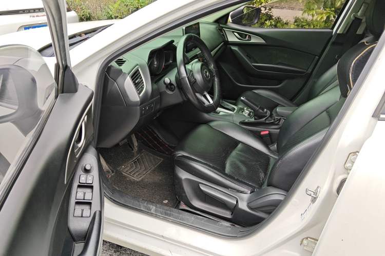 Used Mazda 3 Axela 2017 Sedan 1.5L Automatic Comfort Model Emission Standard China V Driver Seat