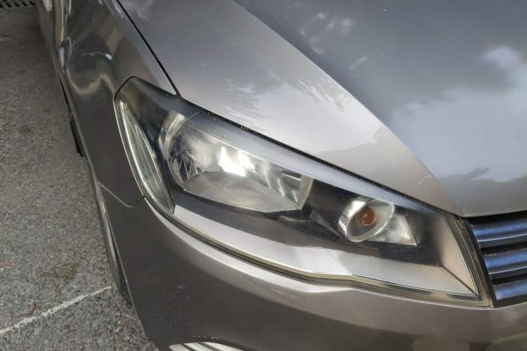 Used Volkswagen Jetta 2013 1.6L Automatic Fashion Model Right Front Headlight