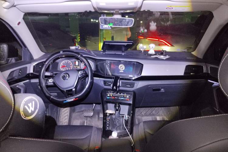 Used Volkswagen Tayron 2021 280TSI Two-Wheel Drive Luxury Smart Connectivity Version Center Console