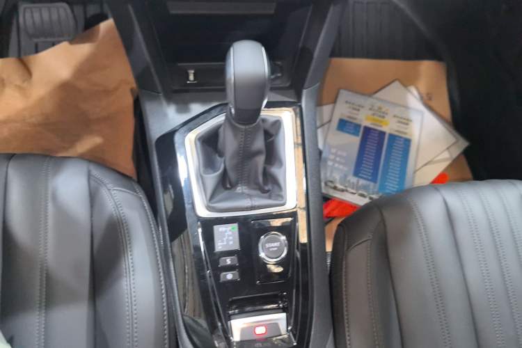Used Peugeot 408 2024 360THP "Da Da" Model – Latou Edition Gear Lever