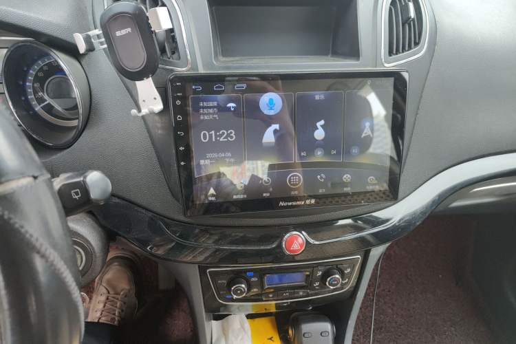 Used JAC Group Refine M2 2013 1.8L Manual Luxury 7-Seater Audio And AC Panel