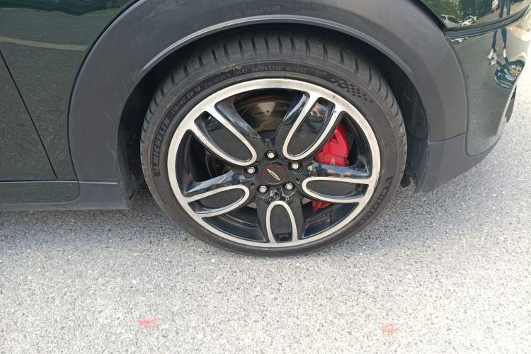 Used MINI JCW 2017 2.0T JOHN COOPER WORKS Right Front Wheel Hub