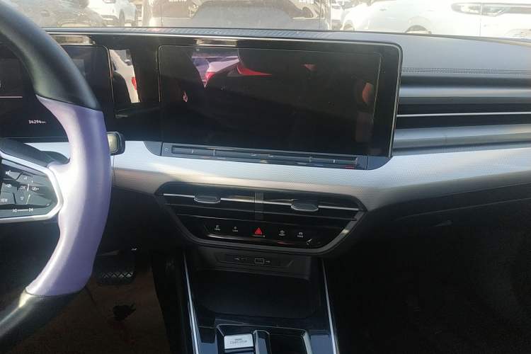 Used Volkswagen Lamando 2022 Lavida L 280TSI DSG Cool & Spicy Edition Audio And AC Panel