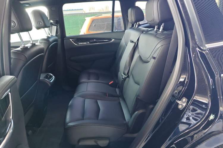 Used Cadillac XT6 2022 2.0T 7-Seater Two-Wheel Drive Luxury Version Left Rear Seat