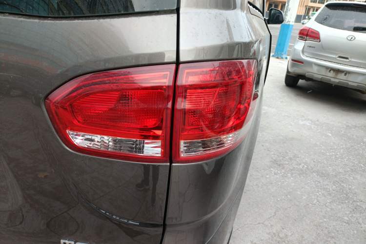 Used SAIC MAXUS G10 2021 2.0T Automatic Elite Edition Diesel 7-Seater
