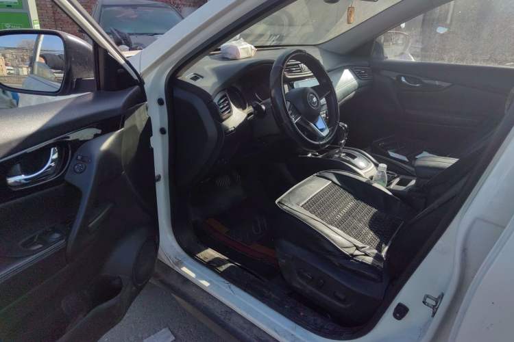 Used Nissan X-Trail 2019 2.0L CVT Smart Connect Comfort Edition 2WD Driver Seat