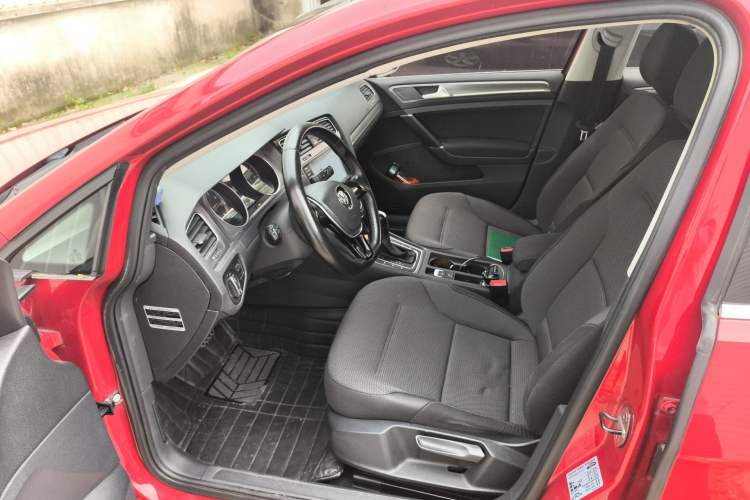 Used Volkswagen Golf 2014 1.4TSI Automatic Comfort Model Left Front Seat