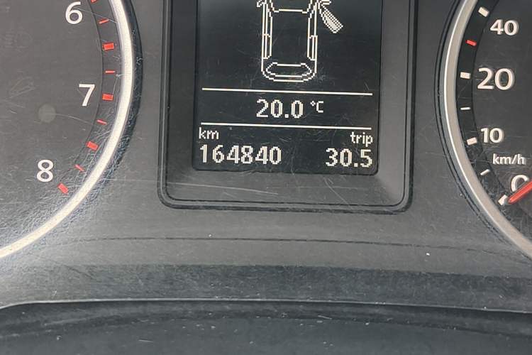 Used Volkswagen Tiguan 2015 1.8TSI Automatic Two-Wheel Drive Trend Edition Odometer Close Up