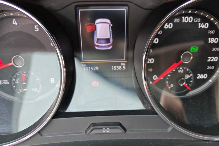 Used Volkswagen Tiguan L 2019 330TSI Automatic Two-Wheel Drive Smart Luxury Version China VI Standard Odometer Close Up