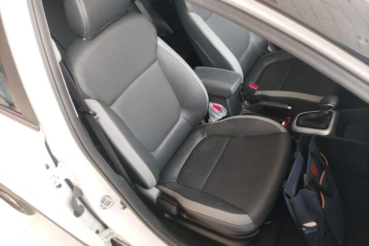 Used Kia kx1 Stonic 2021 1.4L CVT Sunroof Model
